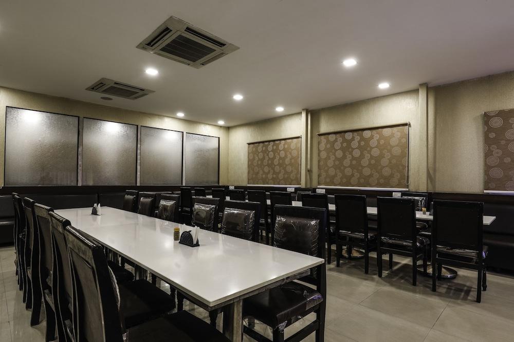 Treebo Trend Hotel Jp Plaza Nampally Haidarábád Kültér fotó