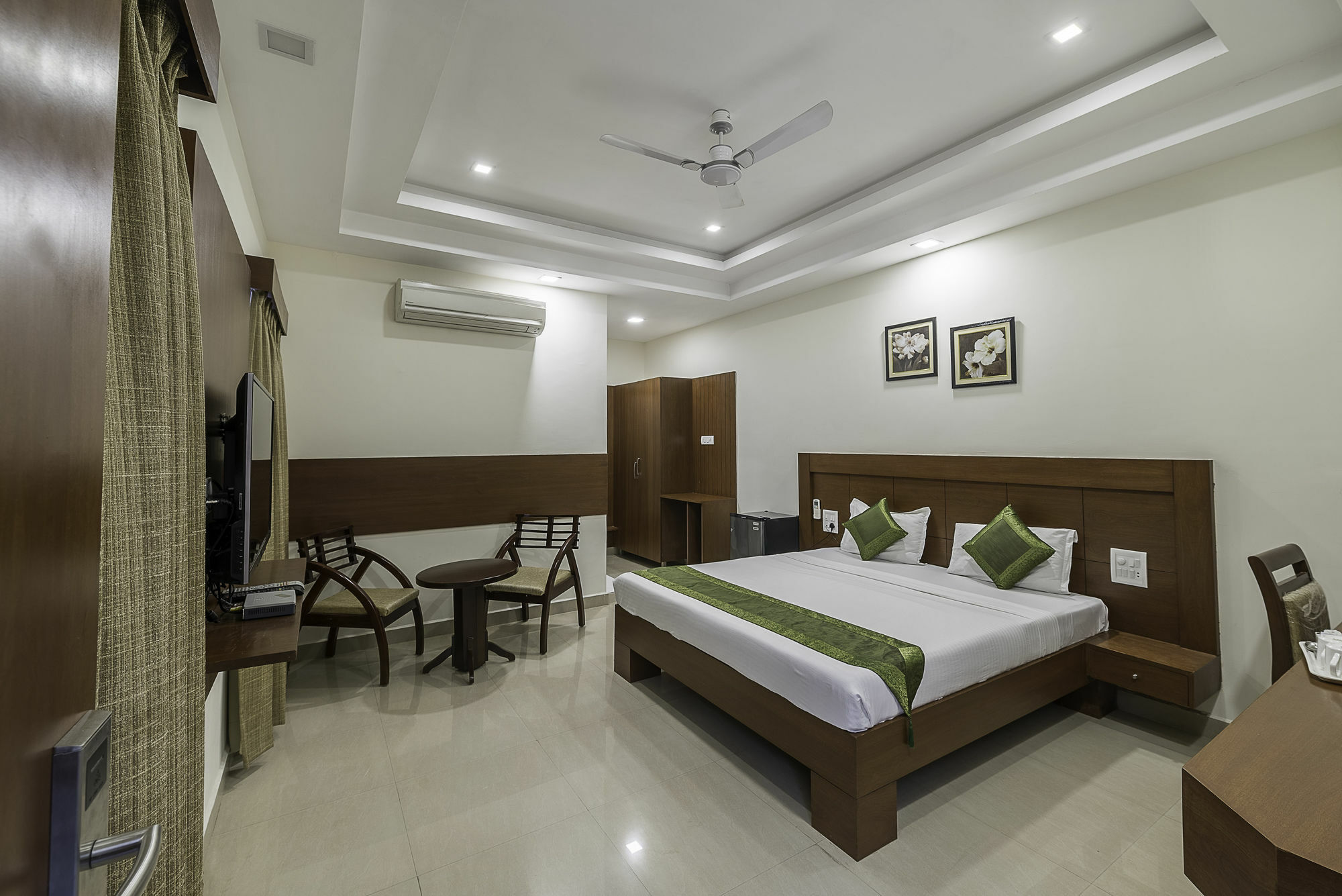 Treebo Trend Hotel Jp Plaza Nampally Haidarábád Kültér fotó