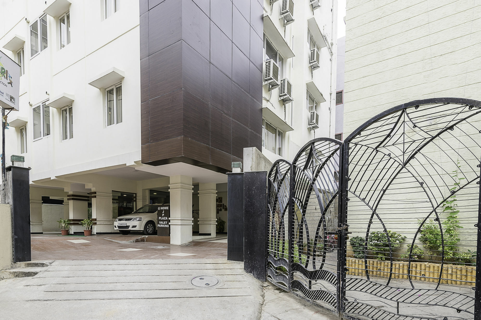 Treebo Trend Hotel Jp Plaza Nampally Haidarábád Kültér fotó