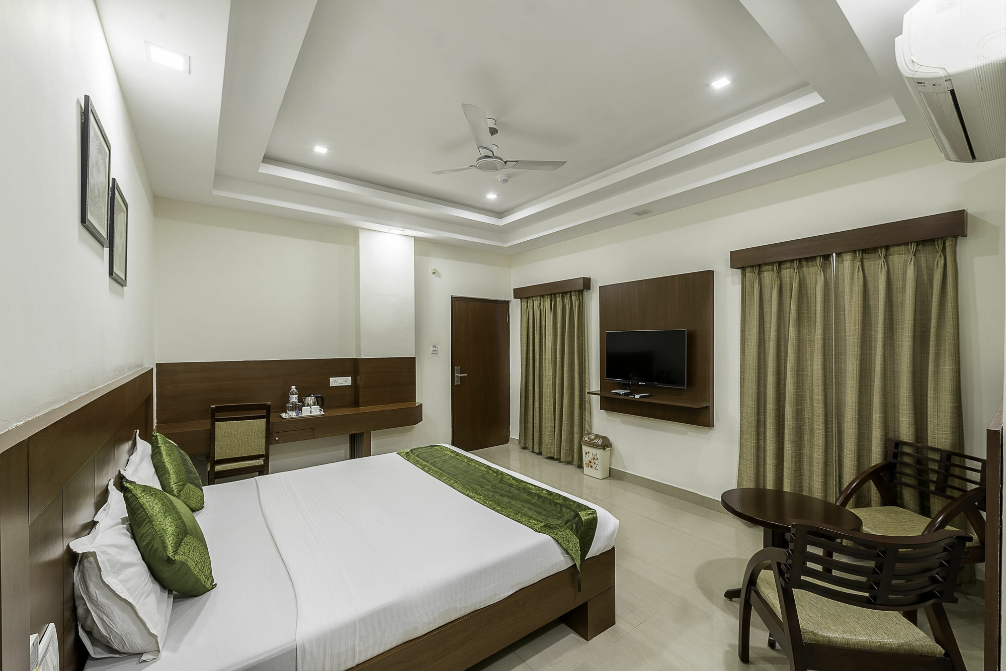 Treebo Trend Hotel Jp Plaza Nampally Haidarábád Kültér fotó