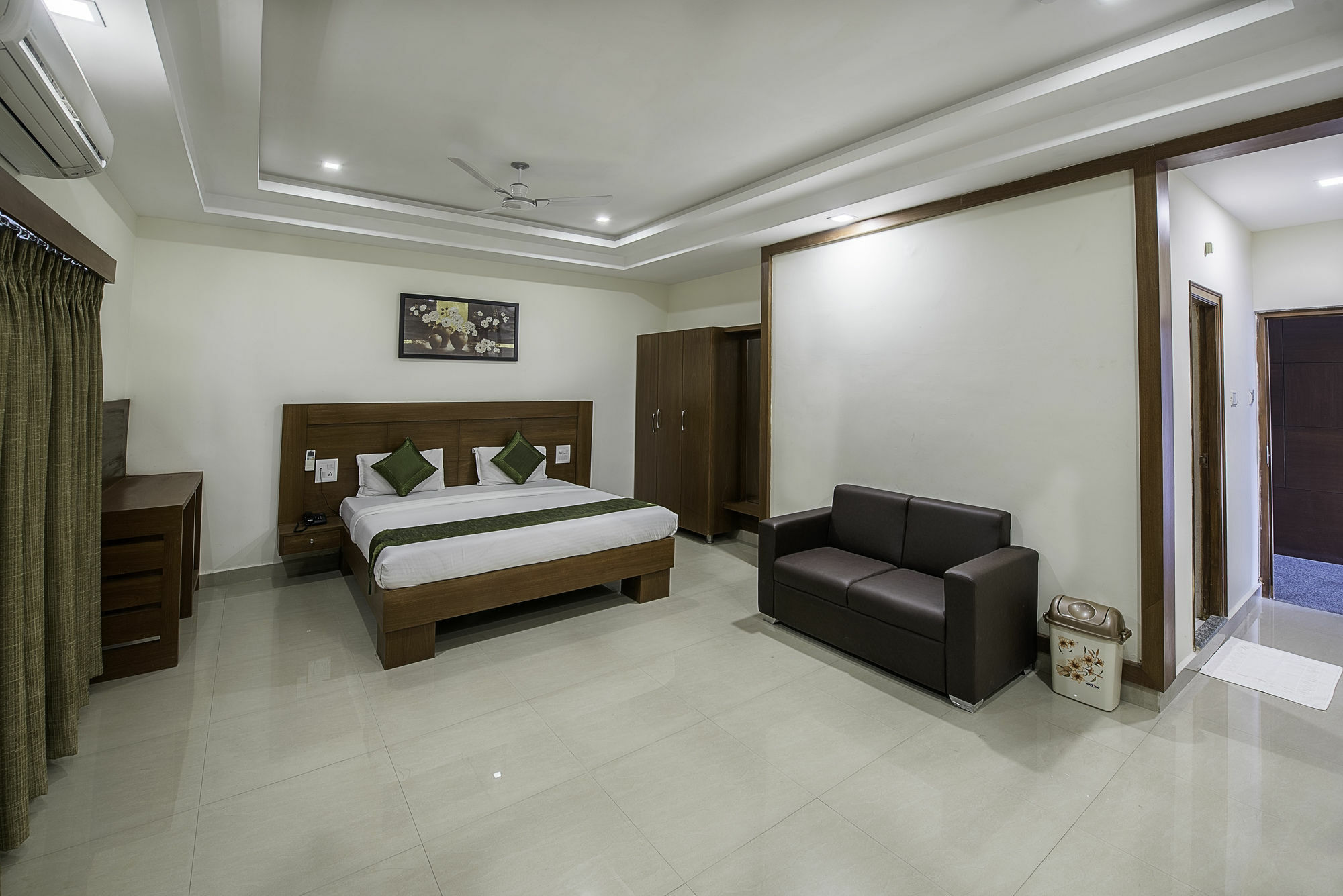 Treebo Trend Hotel Jp Plaza Nampally Haidarábád Kültér fotó