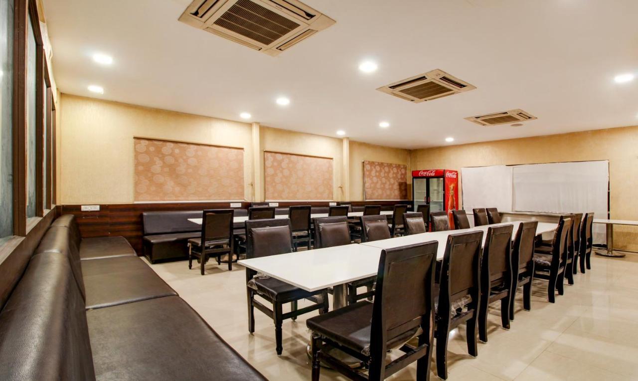 Treebo Trend Hotel Jp Plaza Nampally Haidarábád Kültér fotó